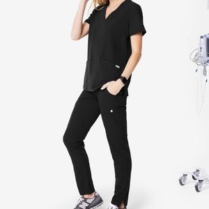 FIGS Black scrub set